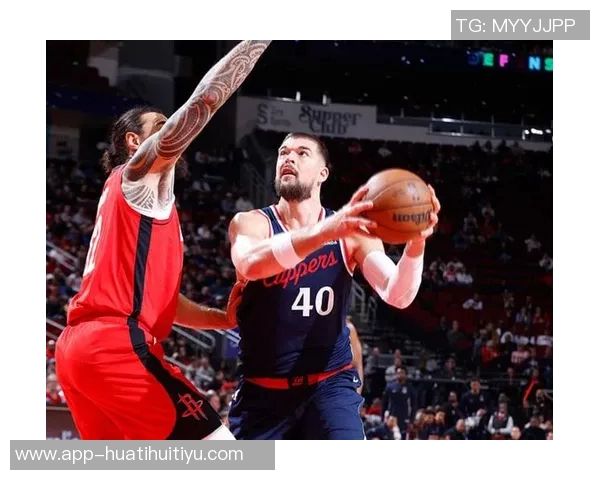 祖巴茨本赛季总篮板数达260个排名仅次于约基奇展现强大基本盘